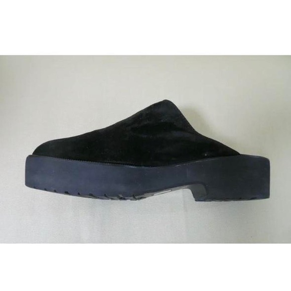 Authentic vintage Chanel mule/clogs. Black suede Chanel mule/clogs - Picture 4 of 4